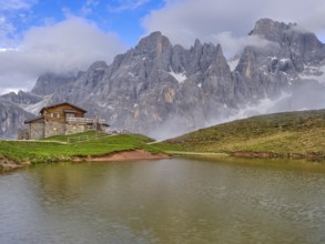 Laghetto Baita Segantini, fog, Cimon della Pala, Pala Group, Parco Naturale Paneveggio Pale di San