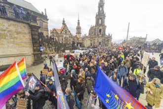 160 organisations and initiatives demonstrated against the right in Dresden on Saturday. Around 10,