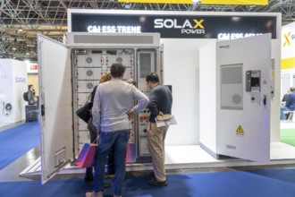 Smart Storage, electricity storage modules at the Solar Solutions Düsseldorf trade fair, over 250