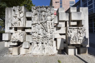 One of the 3 historical relief walls based on Bertold Brecht's praise poems, here Lob des