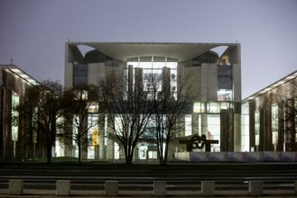 Foggy cloudy winter weather in the early morning at the Chancellery, Berlin, 17.01.2025, Berlin,