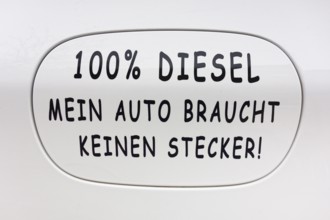 Petrol cap sticker on car from e-car opponent, electric car opponent with inscription: !00% Diesel.