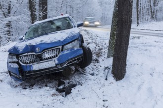 Car involved in an accident, car left the road on a bend due to snow and ice, Spitzgrund Coswig,