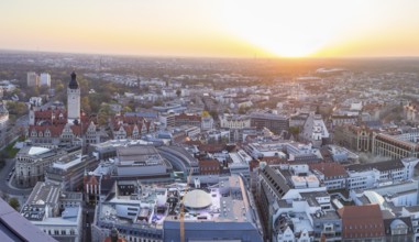 View of the city from the City Tower with evening sun, Neues Rathaus, Johannapark, Petersbogen and