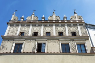 Close-up of a historic building with decorated facade under a clear blue sky, Chociszewska tenement