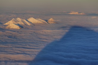 Mountain peak above high fog, evening light, winter, view from Zugspitze to Estergebirge, Upper