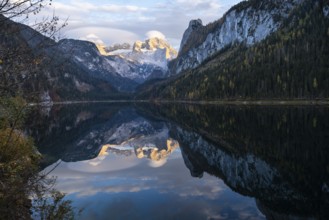 The Vordere Gosausee lake in autumn with a view of the Dachstein mountain range. The Gosaukamm on