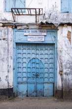 Street scene with blue door, Matancherry, Jew Town, Cochin, Kerala, India, Asia