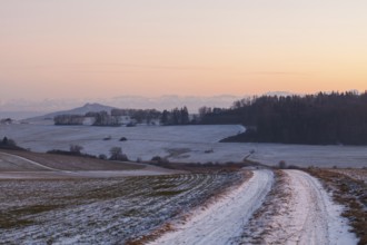 Hegaublick in winter with the Alps at sunset