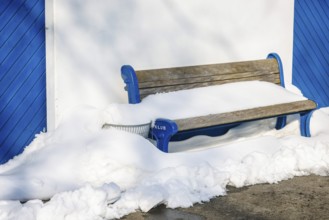 Hamm, North Rhine-Westphalia, Germany - Ice and snow on the river Lippe, bench with snow, rowing