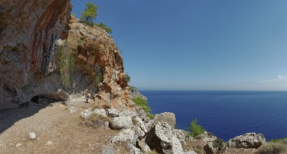 Entrance to Limniatis Cave with a view of the blue sea, hike from Aperi to Limniatis Cave,