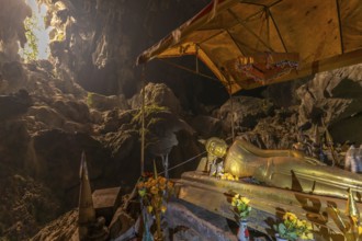 Reclining Buddha in the Tham Phu Kham cave near Vang Vieng, Laos, Asia