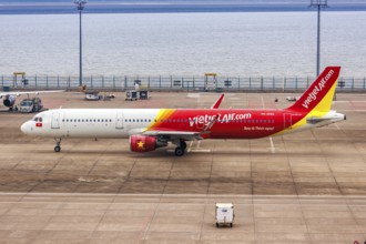 A VietJet Air Airbus A321 aircraft with the registration number VN-A642 at the airport in Macau,