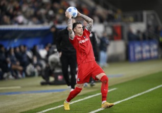 Lukas Kuebler SC Freiburg SCF (17) Action throw-in, PreZero Arena, Sinsheim, Baden-Württemberg,