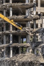 Construction site on Haroldstraße, demolition of a former office building, after complete gutting