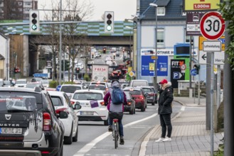 30 km/h zone on Herner Straße in Bochum Riemke to keep the air clean, ban on lorries driving