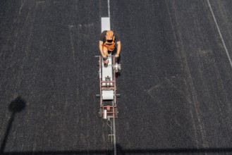 Marking work after the renewal of the road surface on the A40 motorway between the Kaiserberg