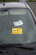 Notice, sticker on a vehicle that has been parked for a long time without a licence plate,