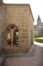 Well house of the Romanesque abbey of Le Thoronet, well, inner courtyard, cloister, monastery