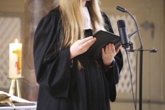 Vicar Lara Schmidt holds the Sunday service in the Protestant parish of Mutterstadt,