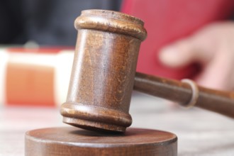 Close-up of a judge's gavel as a symbolic image for a court judgement