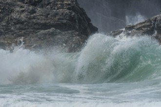 Large waves of the Atlantic Ocean crash against the rocks of a cliff. Camaret sur mer, Crozon,