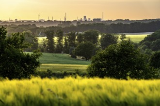 View over the Ruhr valley, to the west, from Mülheim an der Ruhr, in the direction of