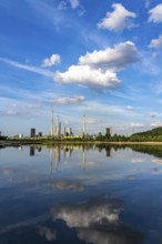 Orsoyer Rheinbogen, left bank of the Rhine, in the background the ThyssenKrupp Steel steelworks in