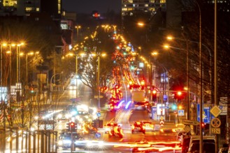 Evening city centre traffic, rush hour, Alfredstraße, B224, in Essen, Germany, Europe