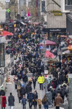 Crowded shopping street in Essen, Kettwig Straße, pedestrian zone, on the first weekend of Advent,