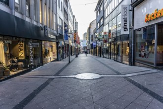 Deserted city centre, pedestrian zone, Limbecker Straße, effects of the corona crisis in Germany,