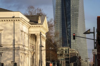 Inner city traffic, street Schöne Aussicht, columns facade of the Literaturhaus Frankfurt, the