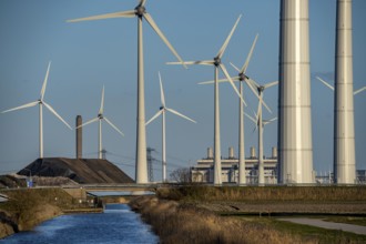 Eemshaven, wind farm, behind the Eemscentrale gas and steam power station, Groningen, Netherlands