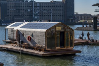 Holiday homes Wikkelboat, at Floating Rotterdam Rijnhaven, floating wooden houses, for rent, at Kop