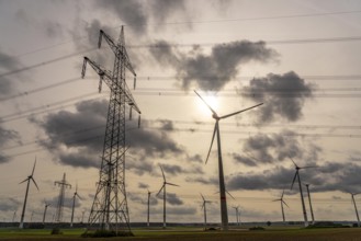 Wind farm, power line, high-voltage pylons, east of Bad Wünnenberg, OWL, North Rhine-Westphalia,