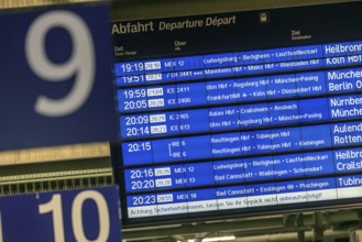 Rail traffic out of control. Trains are running late at Stuttgart station after overhead line