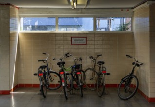 Interior photo, Nordbahnhof S-Bahn station on the former demarcation line of the inner-German