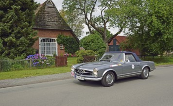 Europe, Germany, Lower Saxony, Lower Elbe Classics, classic car tour, Mercedes-Benz, W 113, Pagoda,