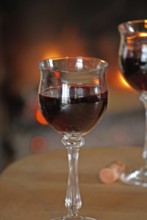 Red wine in glasses, nutrition, food, alcohol, food culture, open fire, romance, Hamburg, Hamburg,