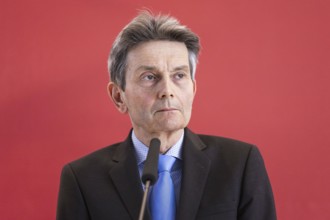 Rolf Mützenich, SPD parliamentary group leader, recorded as part of a press statement in front of