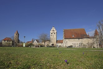 Salwartenturm, Nördlinger Tor with town wall and historic town mill, town fortifications, spring,