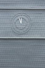 Slate wall with time, five minutes to twelve, symbol, time, clock, clock hand, grey, white,