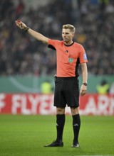 Referee Referee Timo Gerach DFB Cup, Gesture Gesture PreZero Arena, Sinsheim, Baden-Württemberg,