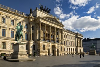 Palace on Palace Square with quadriga and equestrian statue of Duke Carl Wilhelm Ferdinand,