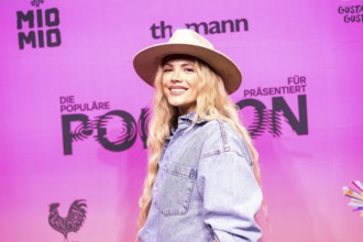 Anne West (Anne Heinz) on the red carpet in front of the Polyton 2024 award ceremony in Berlin's