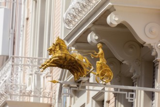 Quadriga as decoration on the façade of the Bockeler confectionery and pastry shop in the Lange