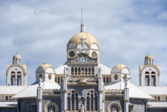 Exterior view, Basílica de Nuestra Señora de Los Ángeles, Cartago, Costa Rica, Central America