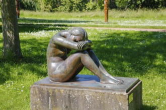 Public art, sculpture by Hermann-Christian Zimmerle sculptor, nude Eva, female figure, bronze