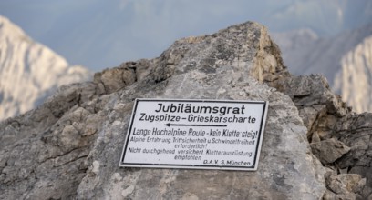 Signpost for difficult mountain tour, signpost Jubiläumsgrat in the evening light, steep rocky