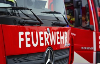 Duisburg, North Rhine-Westphalia, Germany, Fire brigade exercise. Fire engine with flashing blue